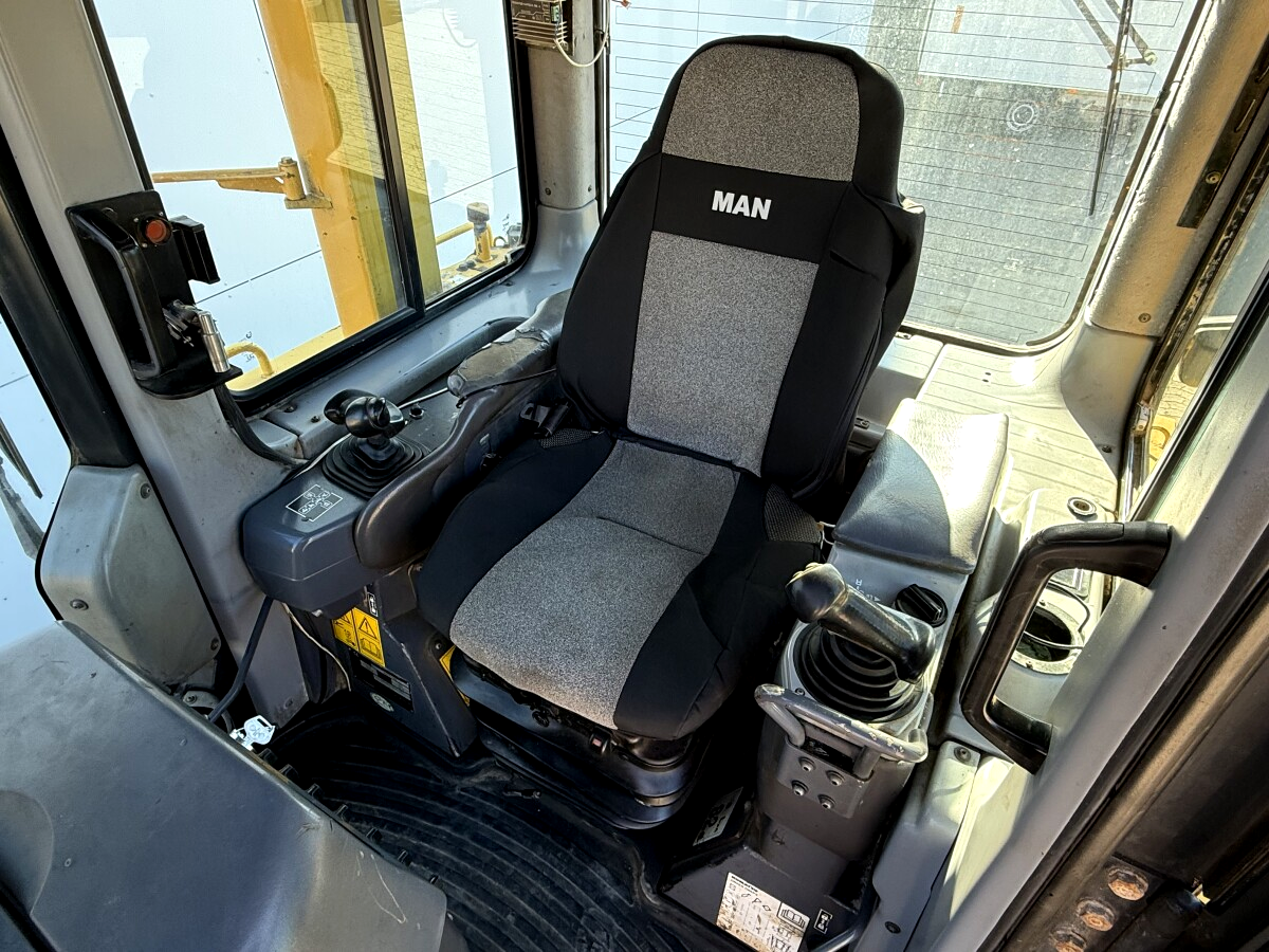Komatsu D85PX-15E0