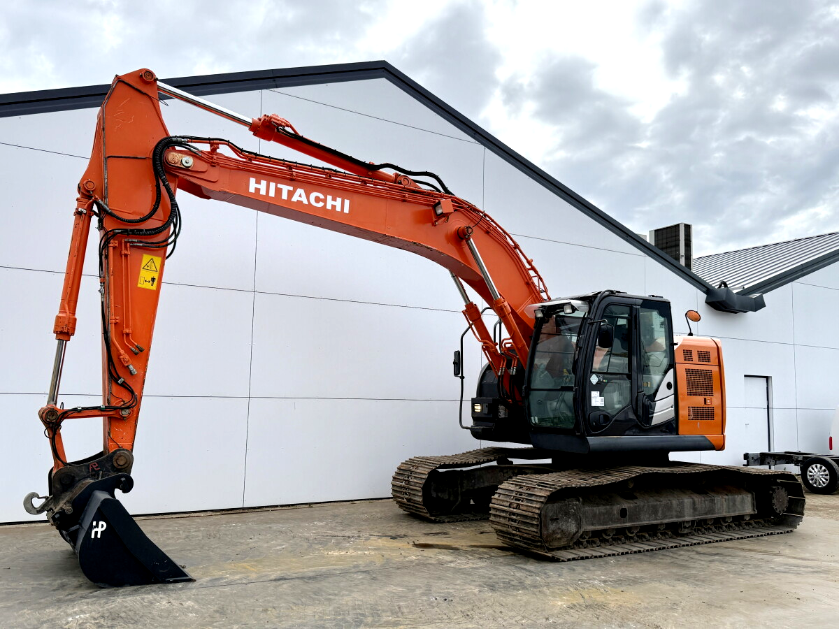 Pelleteuse Hitachi ZX225USLC-5B