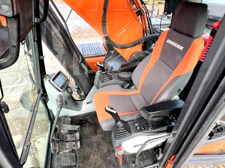 Pelleteuse pelleteuse doosan dx300lc 5